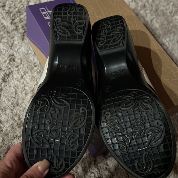 Dansko Dahlia Patent - Picture 3 of 6